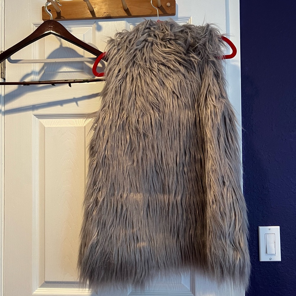 Vest - Picture 2 of 3